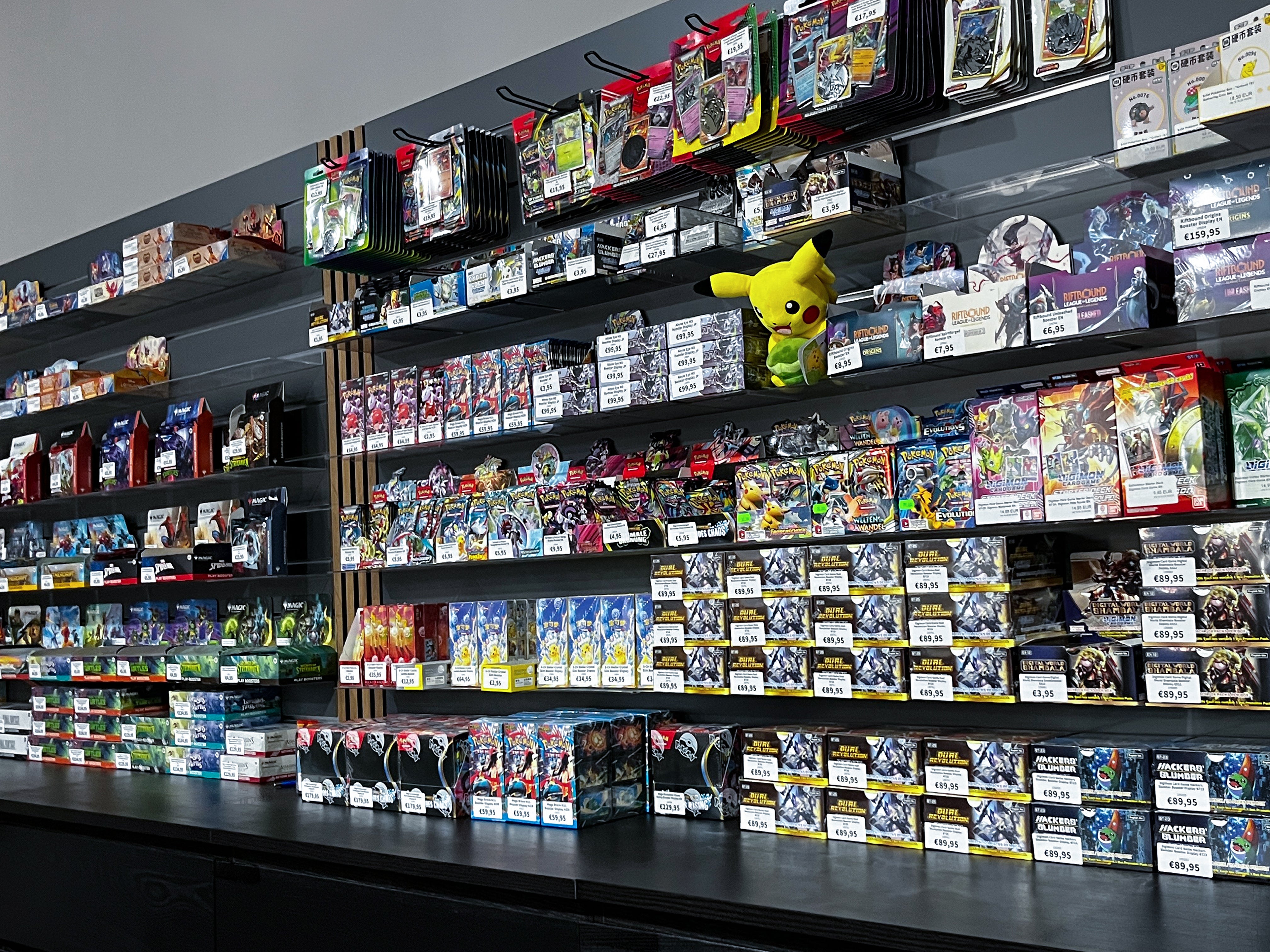 CardBuddys Hanau local game store, cards and play area