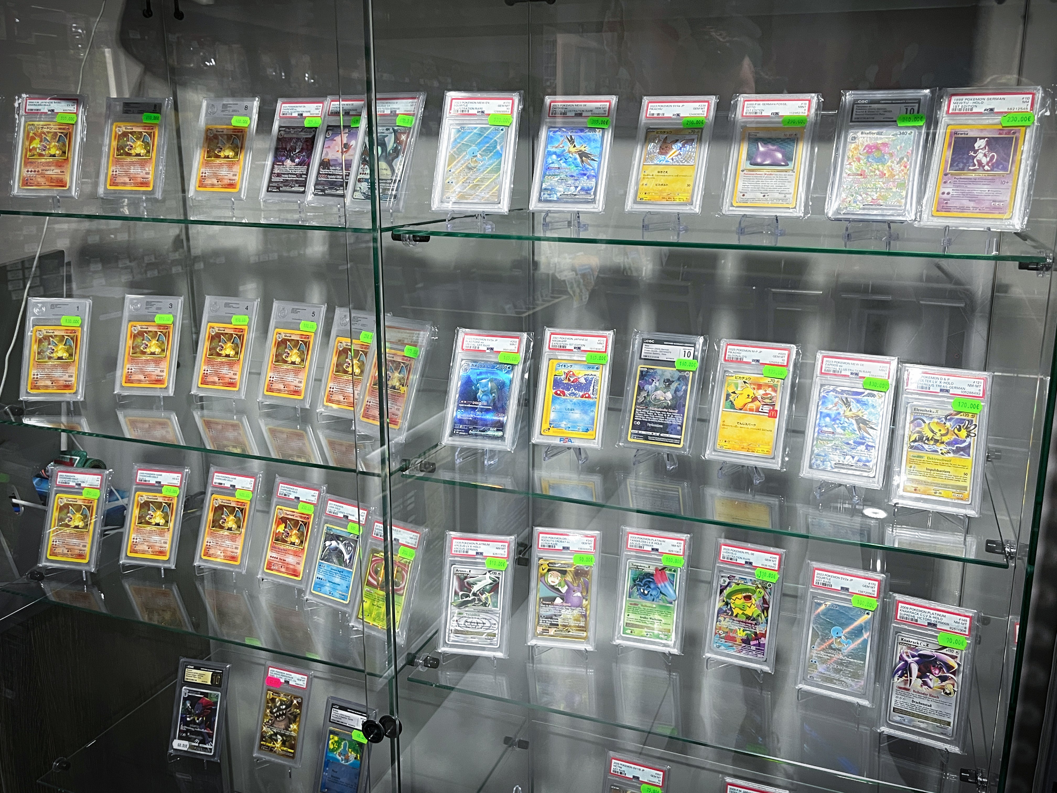CardBuddys Hanau local game store, cards and play area