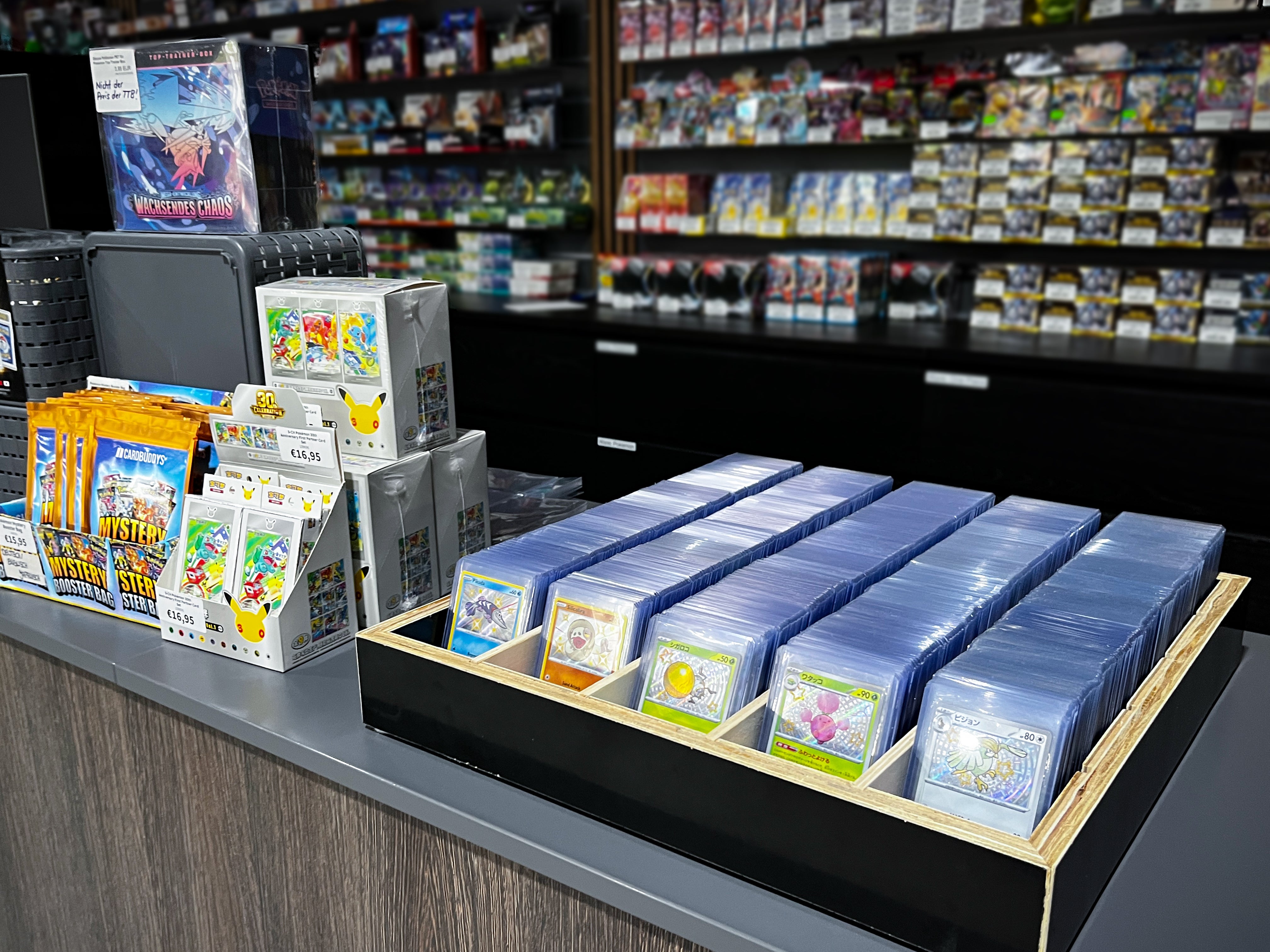 CardBuddys Hanau local game store, cards and play area